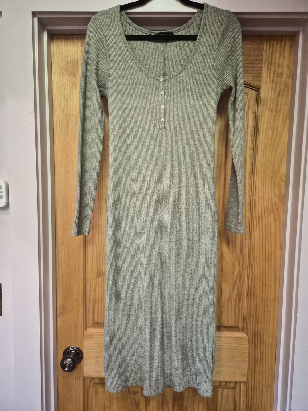 Forever 21 Gray Ribbed Scoop-Neck Midi Dress